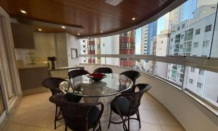 Locação anual 3 suítes mobiliado centro Balneário Camboriú