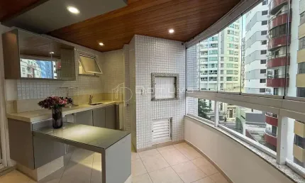 Locação anual 3 suítes mobiliado centro Balneário Camboriú