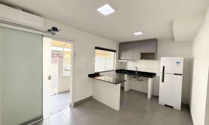 Kitnet térrea para locação anual no Bairro das Nações, Balneário Camboriú