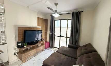Locação anual 2 dormitórios diferenciado com terraço centro de Balneário Camboriú