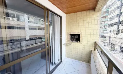 Locação anual 2 dormitórios diferenciado com terraço centro de Balneário Camboriú