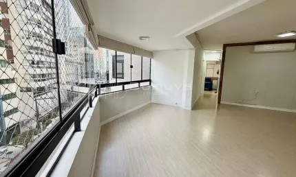 Apartamento à venda no Edifício Ellis Regina Centro de Balneário Camboriú.