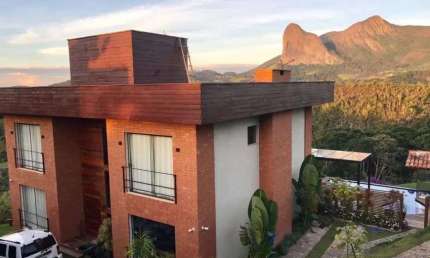 Casa de Alto Padrão à Venda em Domingos Martins - ES