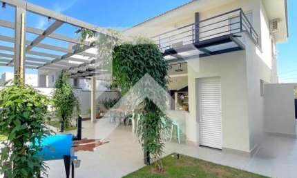 CASA À VENDA NO CONDOMÍNO QUINTAS DO LAGO - 3 QUARTOS, 250m2 - PERMUTA