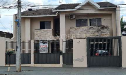 Sobrado na Rua Evaristo da Veiga com uso Residencial e Comercial