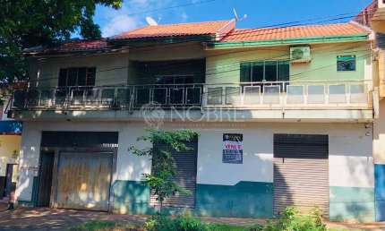 Salão comercial com apartamento na Av. São Domingos