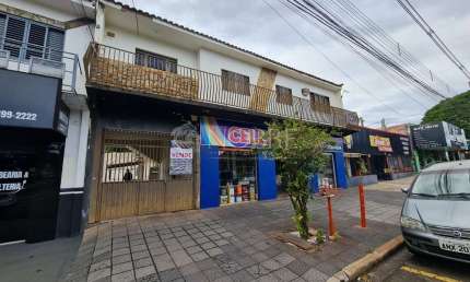 Sobrado com salão comercial e casa nos fundos na Av. Kakogawa