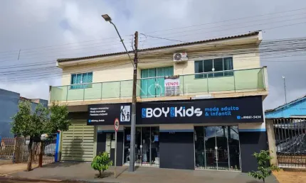 Sobrado na Avenida Marangoni - com salão comercial e duas casas nos fundos