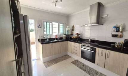 Casa para Venda em Sorocaba, Vila Augusta, 4 dormitórios, 2 suítes, 4 banheiros, 2 vagas