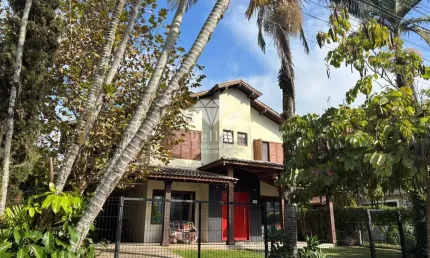 Casa na praia para venda em florianópolis, jurerê internacional, 5 dormitórios, 2 suítes, 5 banheiros, 2 vagas