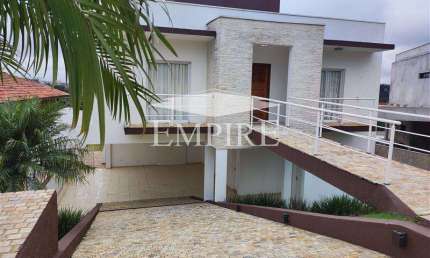 Casa com 3 quartos para alugar na Rua Milão, Caputera, Arujá