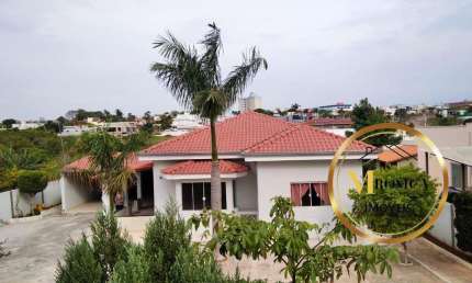 Chácara para Venda em Boituva, Jardim Flamboyant III, 3 dormitórios, 1 suíte, 2 banheiros, 4 vagas