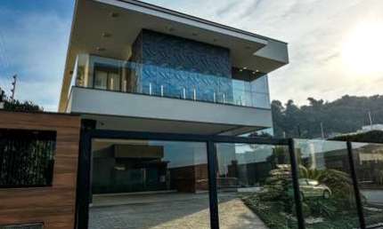 Casa para Venda em Joinville, Jardim Sofia, 4 dormitórios, 3 suítes, 3 banheiros, 4 vagas