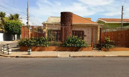 Execelente casa boa esperança. otima opção pra clinica ou escritorio.