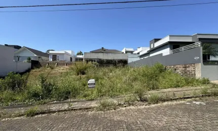 Terreno no Jardim das Hortênsias em frente a área verde