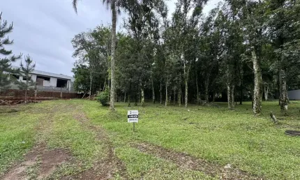 Lote amplo e vizinho do Country Club no Royal Country