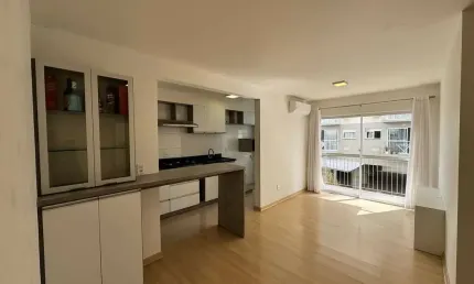 Apartamento semi-mobiliado de muito bom gosto no Vivaz.