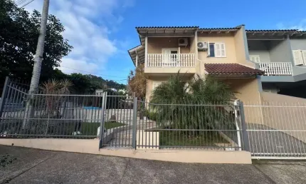 Excelente Duplex de Esquina com Piscina próximo a UNISC – Semimobiliado!