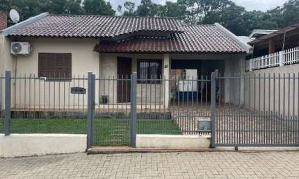 Casa aconchegante com amplo pátio no bairro Esmeralda