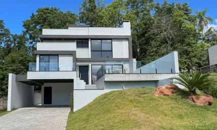 Casa 3 suítes com piscina e vista panorâmica no Belle Ville