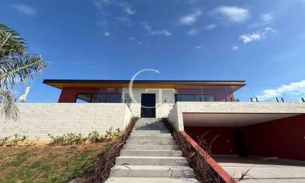 Casa mobiliada à venda no Condomínio Campos de Santo Antônio II – Vista para área verde e alto padrão em cada detalhe
