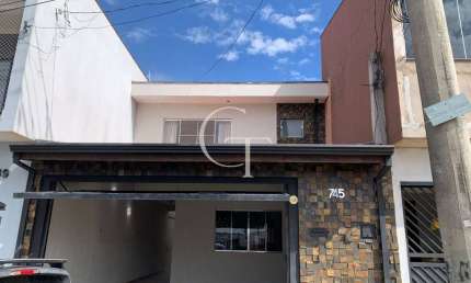 Casa à venda em bairro residencial Fabri – excelente estrutura e espaço para toda a família