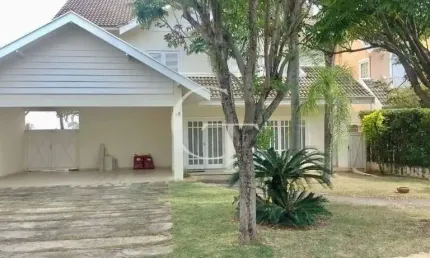 Casa com Piscina para Locação no Condomínio Theodora