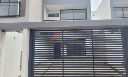 Casa com 3 quartos à venda na Wladyr Correa Lopes, 83, Jardim Amália, Volta Redonda por R$ 930.000
