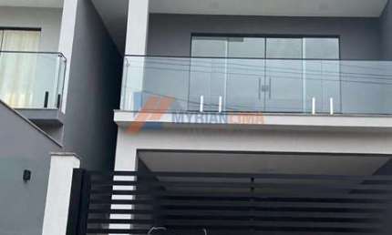 Casa com 3 quartos à venda na Andre de Jesus Silva, 100, Jardim Belvedere, Volta Redonda por R$ 900.000