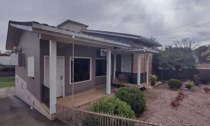 Casa para Venda em Criciúma, Cidade Mineira Nova, 3 dormitórios, 1 suíte, 2 banheiros, 3 vagas