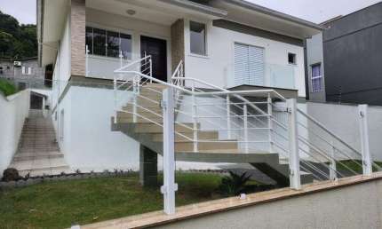 Casa para Venda em Criciúma, Comerciário, 3 dormitórios, 3 suítes, 4 banheiros, 2 vagas