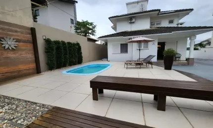 Casa para Venda em Criciúma, Michel, 3 dormitórios, 2 suítes, 3 banheiros, 2 vagas