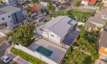 Casa para Venda em Criciúma, Mina Brasil, 3 dormitórios, 2 suítes, 4 banheiros, 2 vagas
