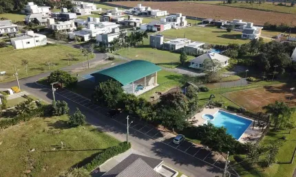 Casa em Condomínio para Venda em Criciúma, Primeira Linha, 4 dormitórios, 3 suítes, 4 banheiros, 2 vagas