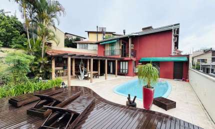 Casa para Venda em Criciúma, Lote Seis, 4 dormitórios, 2 suítes, 4 banheiros, 3 vagas