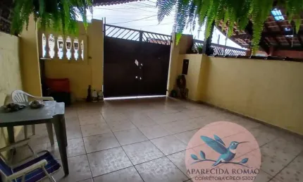 Casa para Venda em Praia Grande, Maracanã, 2 dormitórios, 1 suíte, 1 banheiro, 2 vagas