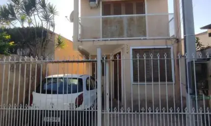 Sobrado de 3 pisos localizado no bairro Hipica - 3 Dormitórios