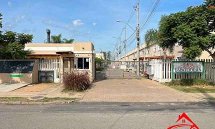 Sobrado em condomínio fechado no bairro Ponta Grossa