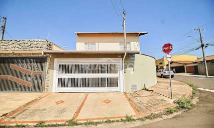 Casa com 3 quartos para alugar no Castelinho, Piracicaba 