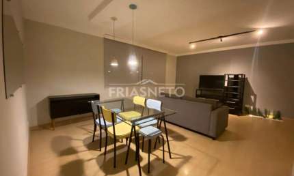 Este apartamento mobiliado oferece conforto e praticidade em uma localização privilegiada.