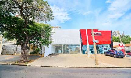 Imóvel comercial para alugar na Avenida Independência em Piracicaba.