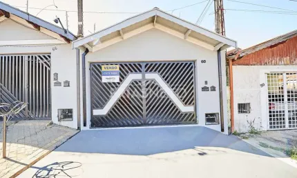 Casa à venda no bairro Santa Terezinha com três dormitórios