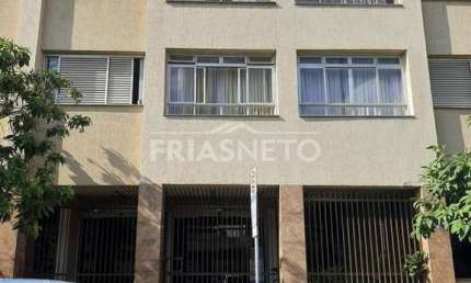 Apartamento com três dormitórios no centro da cidade