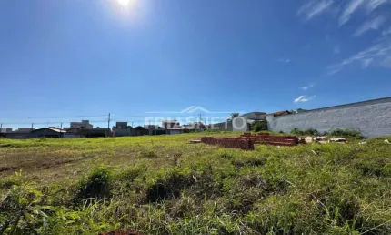 Area total de 1.050 m² com frente pra a avenida rio das pedras (atravessa a quadra)