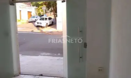 Excelente localização no Centro da Cidade( São 03 casas e 01 comércio de esquina)