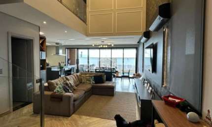 Linda casa a venda com essa fachada imponente no Condominio Villa d Aquilla