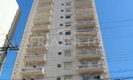 Apartamento no centro da cidade com três dormitórios sendo uma suite