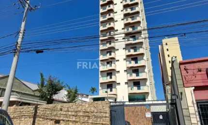 Apartamento no centro da cidade com três dormitórios