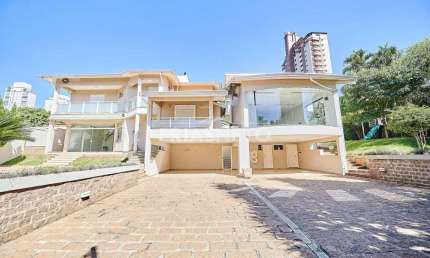 Residência de Alto Padrão - 480m² | 3 Suítes | 08 Vagas | Terreno de 1.072m²