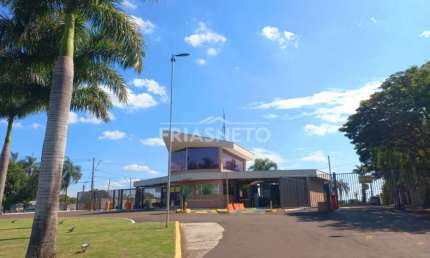 Otima Casa Avarandada no Condominio Colinas de Piracicaba.